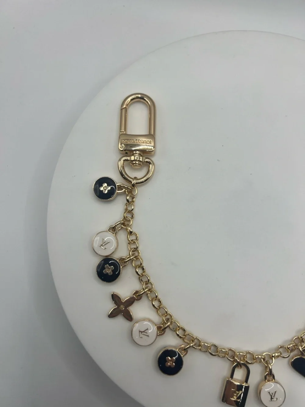 1434. Gold-Tone Black & White Bag Chain 12”